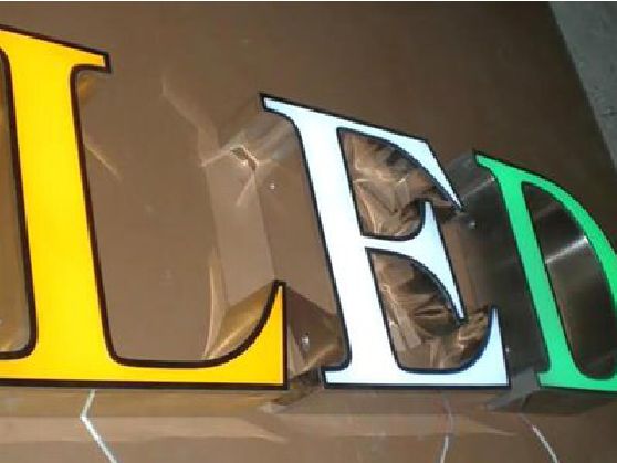 楚雄介绍LED招牌的基础知识。